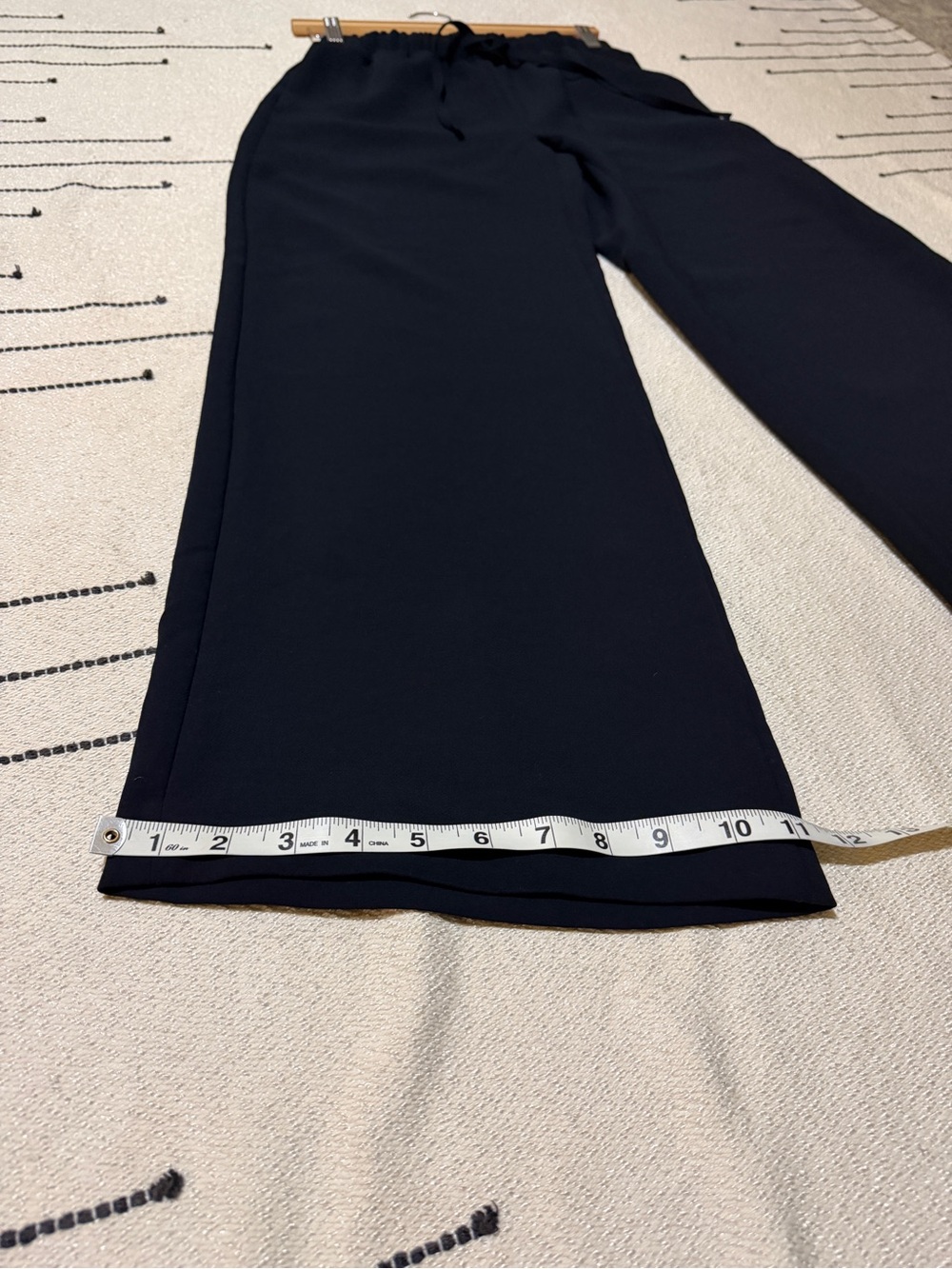 Aritzia The Lodge Pant Crepette (short inseam) - Picture 7 of 11